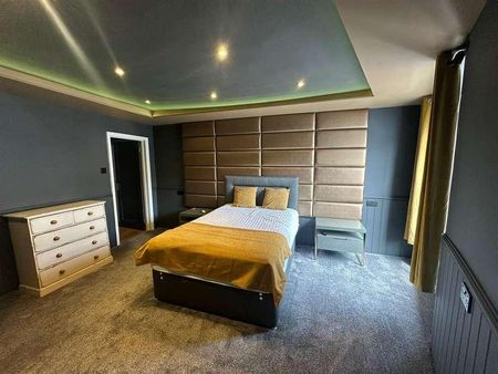 The Square, Braunton, EX33 - Photo 4