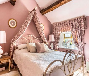 Wonderful Two Bedroom Cottage located in Stow-on-the-Wold. - Photo 5