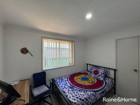 Charming Family Home in Macquarie Fields | Solar power - Photo 3