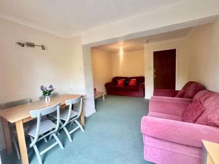 5 Bed Student Home - 43 Kemsing Gardens - Photo 4