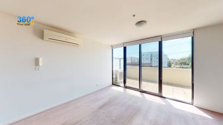 Light Filled Apartment In The Heart Of Brunswick - Photo 2