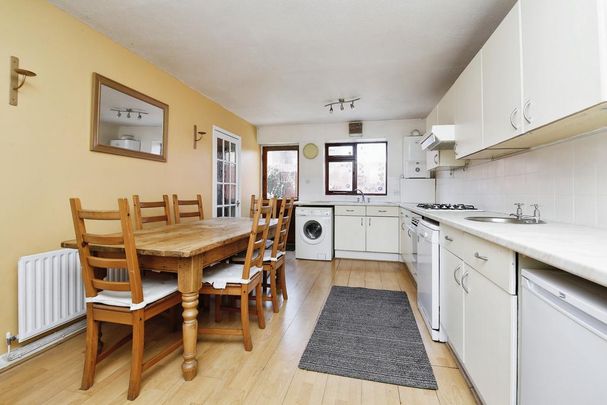 3 bedroom end of terrace house to rent - Photo 1