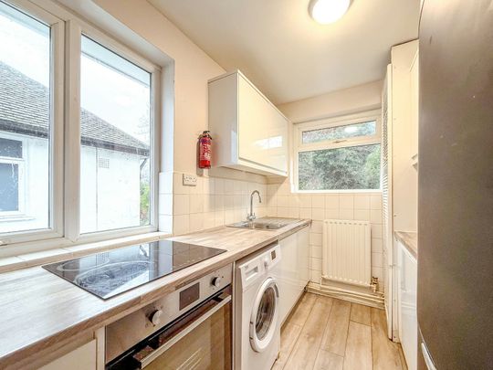 Flat to rent on - Photo 1