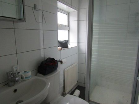 5 bedroom semi-detached house to rent - Photo 5