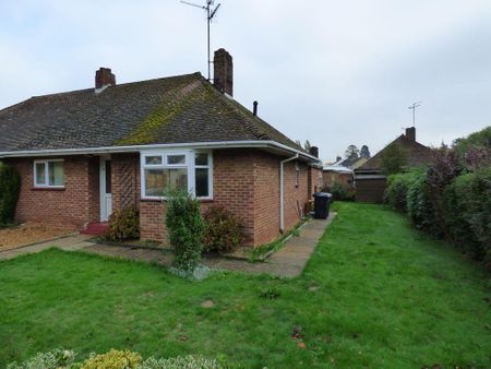 2 bedroom semi-detached bungalow to rent - Photo 2