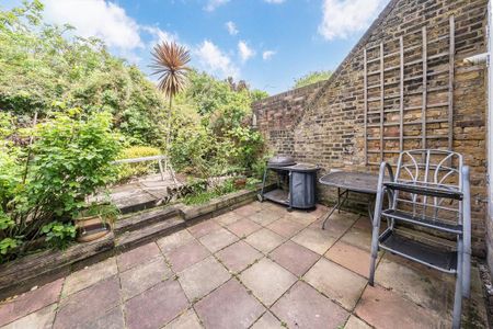 3 bedroom terraced house to rent - Photo 4