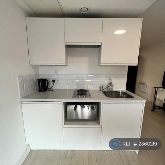 Studio to rent - Photo 1