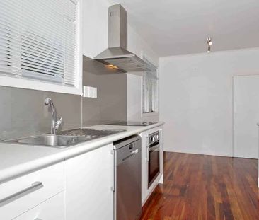 Lovely Spacious House with 3 Bedrooms - Photo 2