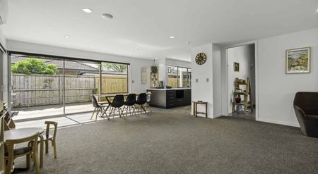 Spacious Rototuna Living - Photo 5