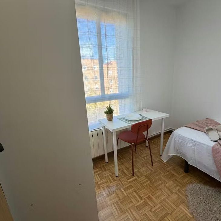 Calle de la Codorniz, Madrid, Community of Madrid 28047 - Photo 1