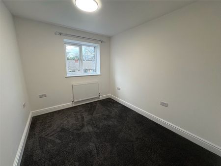 Field Way, Aldershot, Hampshire, GU12 - Photo 3