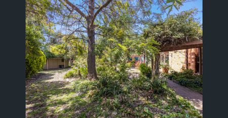 FAMILY HOME – 2 LIVING AREAS – 2 BATHROOMS – SHED/WORKSHOP – BIG BLOCK - Photo 3