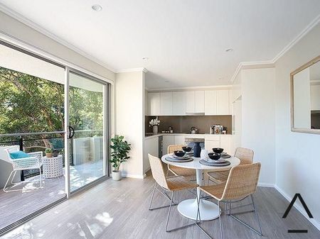 SUN DRENCHED NORTH FACING APARTMENT WITH WRAP AROUND BALCONY & LUG - Photo 3