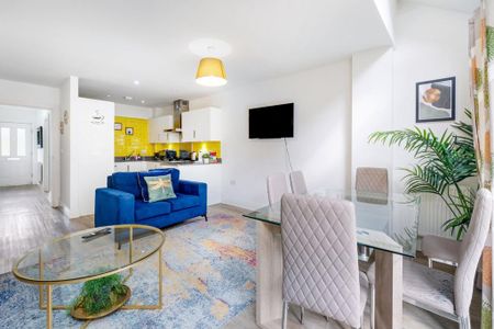 5 bedroom semi-detached house to rent - Photo 3