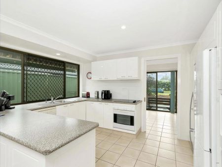 21 Pinon Close, Elanora QLD - Photo 2