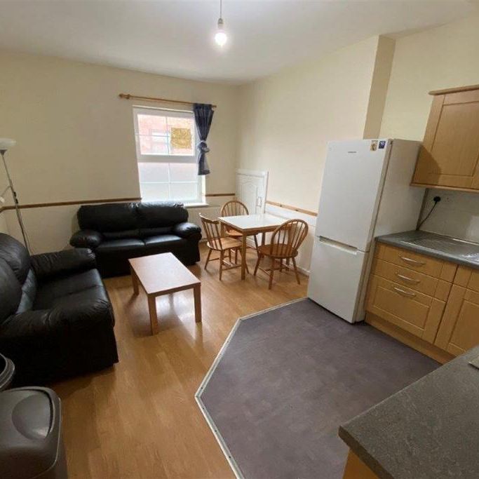 4 bedroom semi-detached house to rent - Photo 1