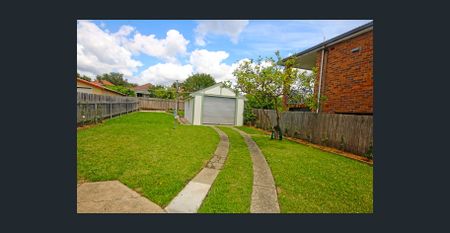 Beautifully renovated 3 bedroom family home in prized location - Photo 5