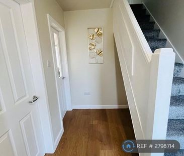 3 bedroom semi-detached house to rent - Photo 5