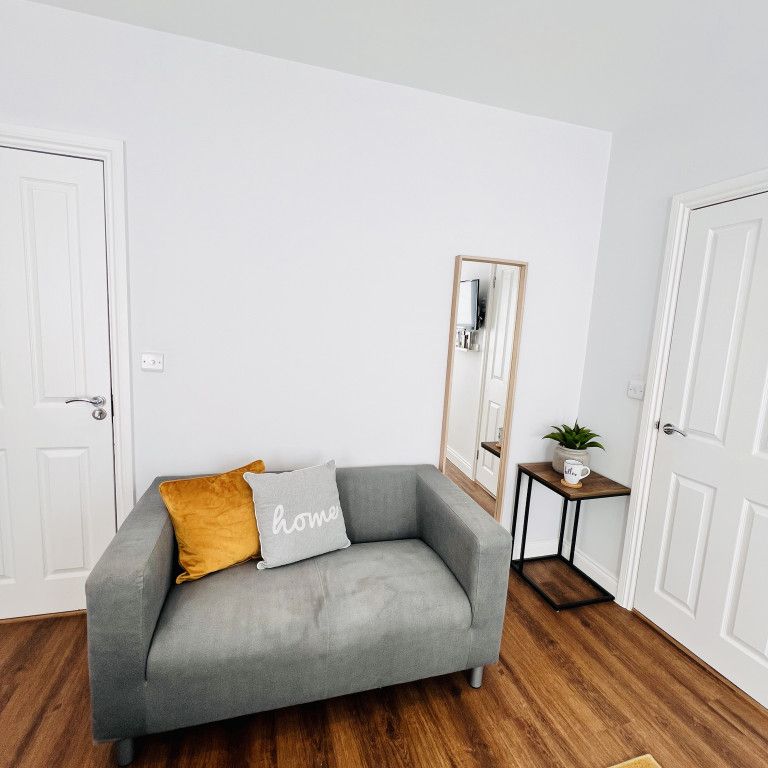 BEDROOM 4 – LARGE DOUBLE ENSUITE - Photo 1