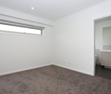 2/116 Southern Road, Heidelberg West VIC 3081 - Photo 1