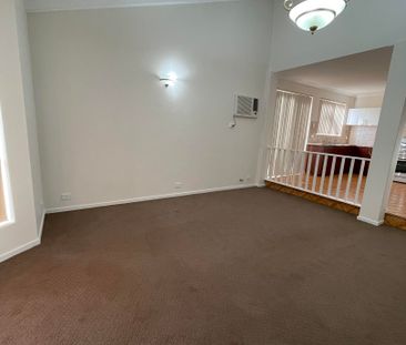 1/7 Batt Court, Noranda WA 6062 - Villa For Rent | Domain - Photo 1