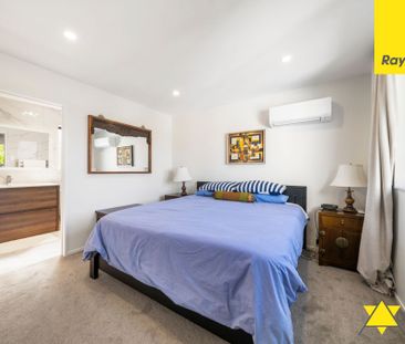 Modern Fully Furnished Family Home in Te Atatu South - Photo 2