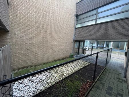 Gelijkvloers appartement in het centrum van Bree, met 2 slaapkamers, ruim terras en ondergrondse parkeerplaats. - Foto 5