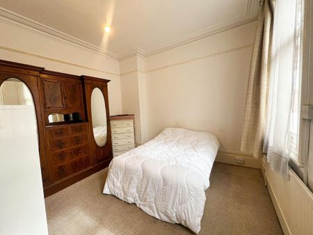 2 bedroom ground floor flat to rent - Photo 4