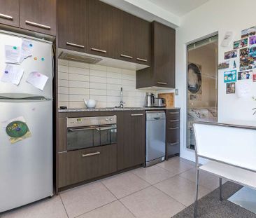 Fully Furnished Apartment - Unbeatable Location - Photo 6