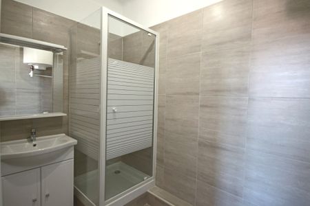 Location Appartement 1 pièce 27m² MARSEILLE 5ème - Photo 5