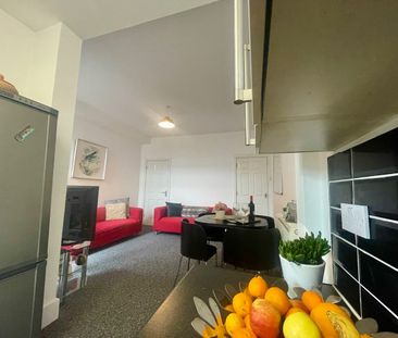 6 Bed Terraced House, Lytham Road, LE2 - Photo 4