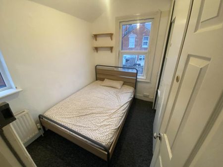 4 bedroom terraced house to rent - Photo 3