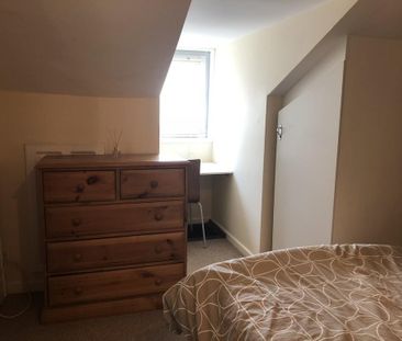4 bedroom flat to rent - Photo 5
