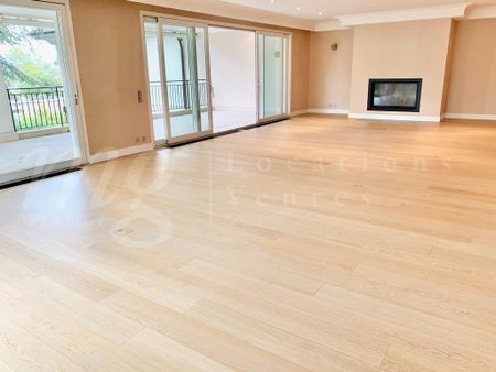 SUPERBE APPARTEMENT EN ATTIQUE AVEC VUE LAC - Ascenseur privé - Foto 3