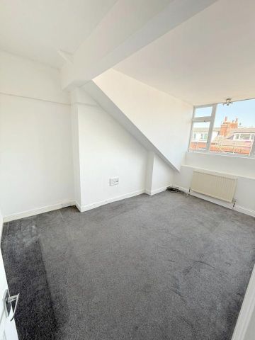 3 Bed Terraced House, Parkfield Grove, LS11 - Photo 3