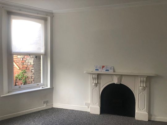 2 Bed Flat, Royal York Villas, BS8 - Photo 1