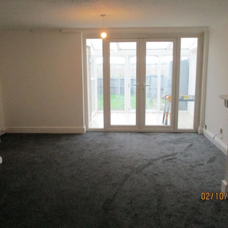 3 bedroom terraced house to rent - Photo 1