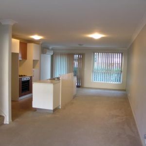 Modern 3-Bedroom Townhouse in Sought-After Mornington Estate - Photo 2