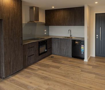 High-End New 2-Bed Home - Photo 5