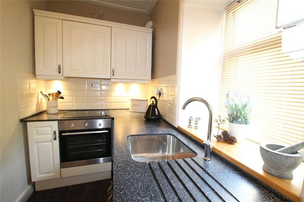 2 bedroom end of terrace house to rent - Photo 1