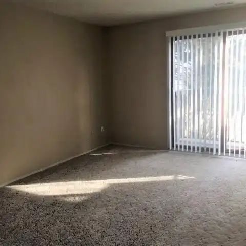 5816 - 56 Avenue — 3 - Photo 1