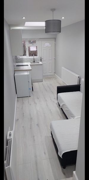 Studio Flat, Andrews Close, HA1 - Photo 1