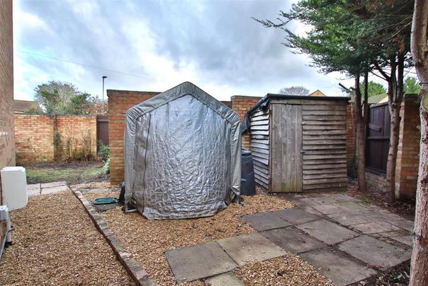 2 bedroom end of terrace house to rent - Photo 1