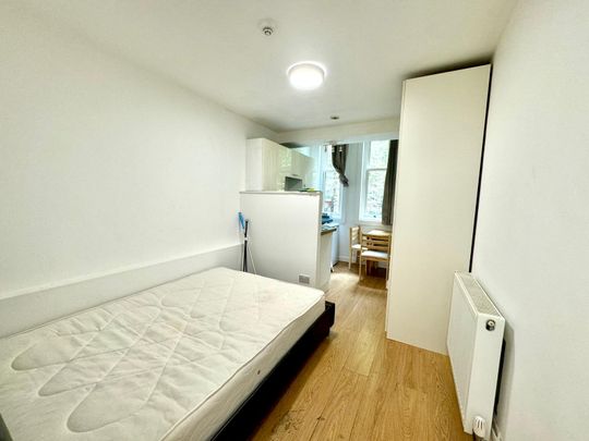 Fitzjohns Ave, Hampstead, London, NW3 - Photo 1