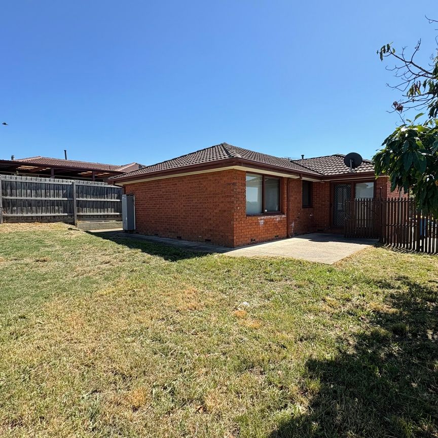 6 Melissa Court, Hampton Park VIC - Photo 1