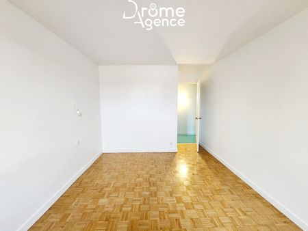Location Appartement 5 pièces 116m² ST MARCEL LES VALENCE 26320 - Photo 5