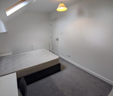 3 bedroom flat to rent - Photo 4