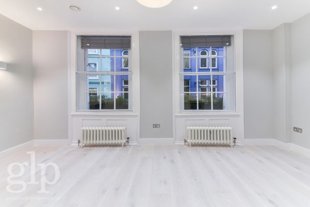 Flat, Carnaby Street, Soho, W1F - Photo 1