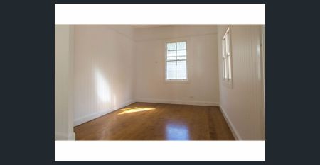 Elegant Queenslander in desired location - Photo 4