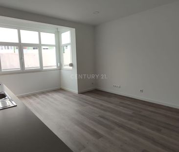 Apartamento T1 | Totalmente Remodelado - Photo 2